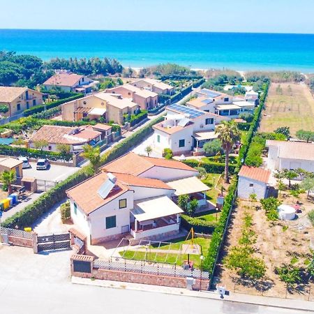 Case Vacanze Mare Nostrum - Villas In Front Of The Beach With Pool Campofelice Di Roccella Exterior foto
