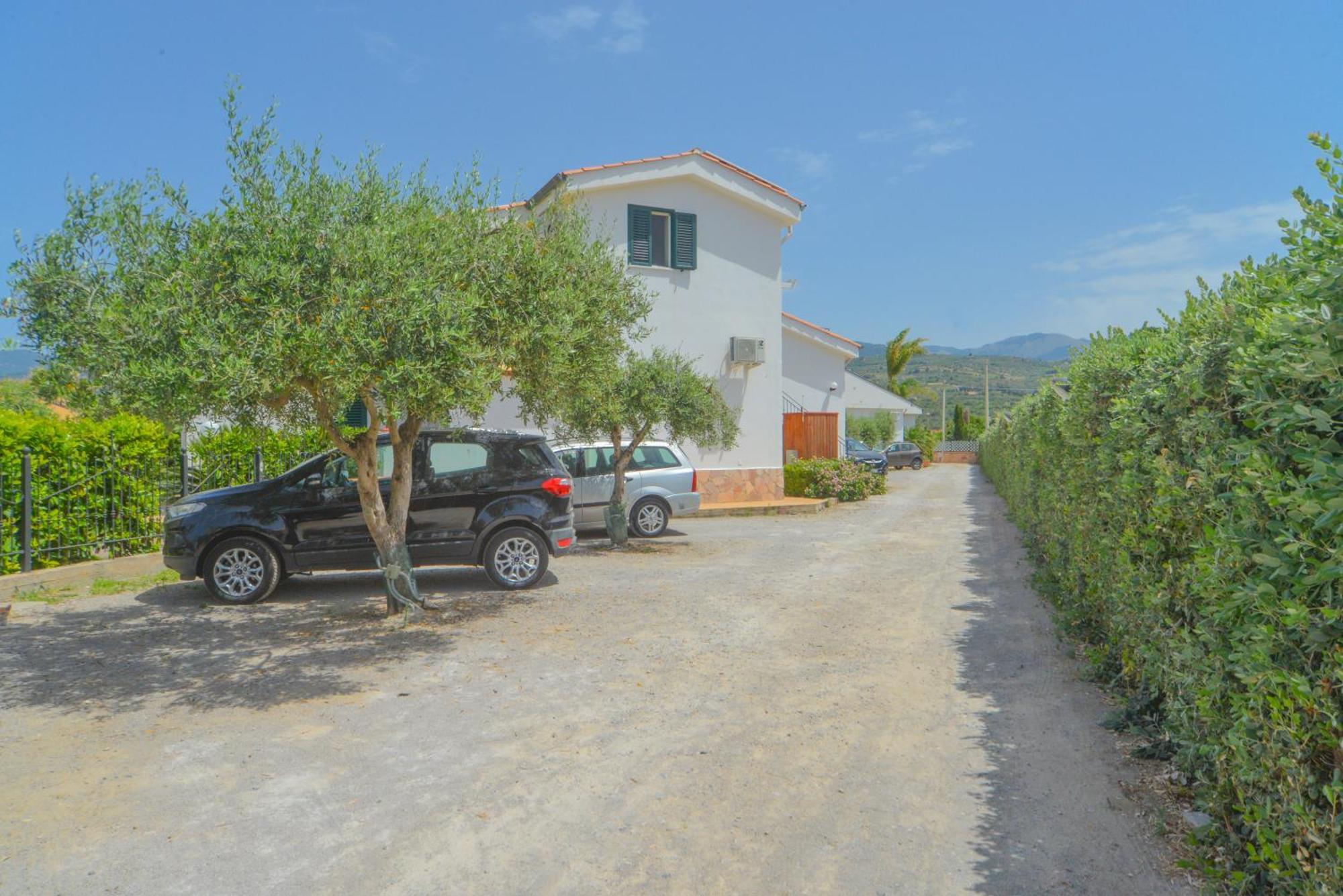 Case Vacanze Mare Nostrum - Villas In Front Of The Beach With Pool Campofelice Di Roccella Exterior foto