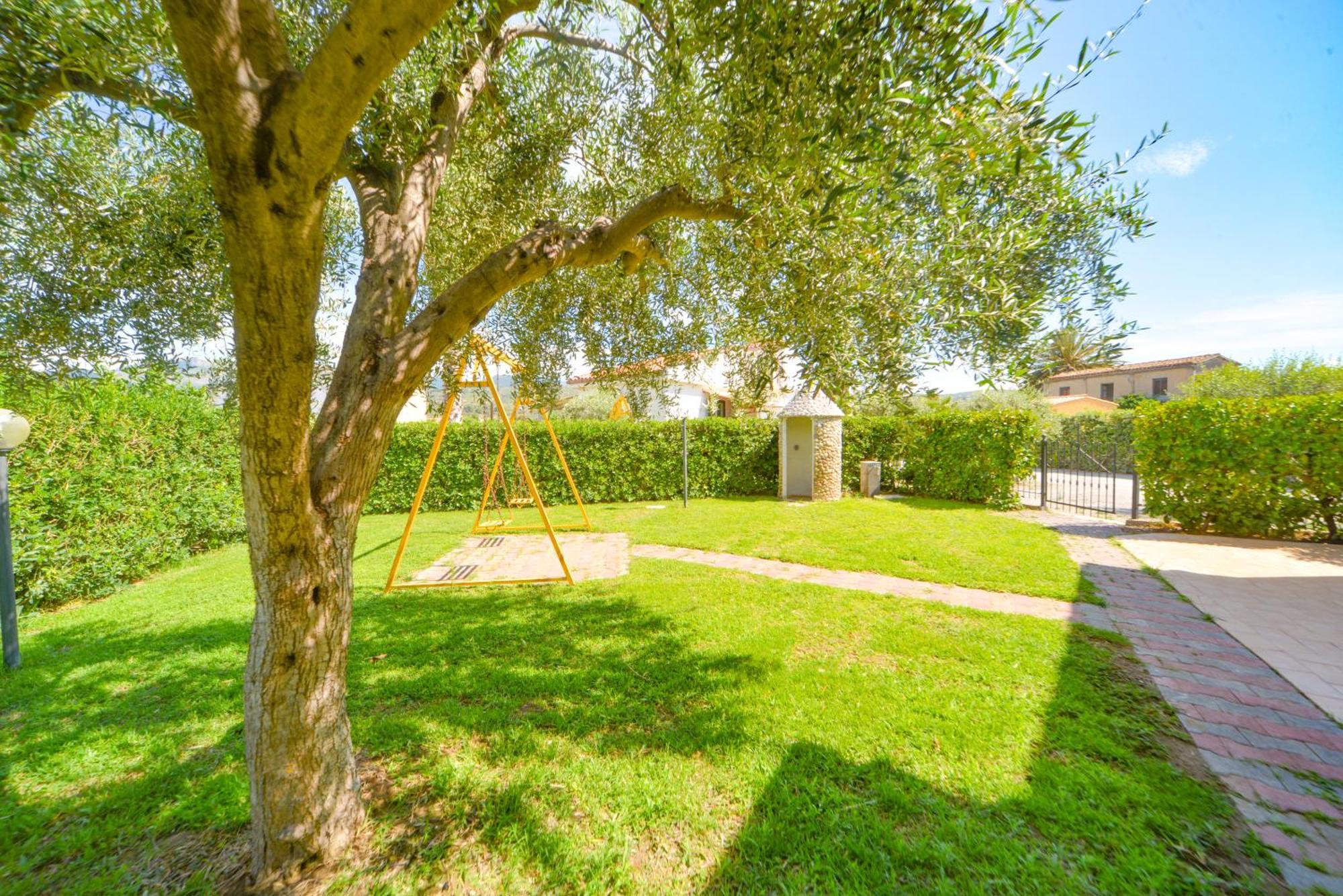 Case Vacanze Mare Nostrum - Villas In Front Of The Beach With Pool Campofelice Di Roccella Exterior foto