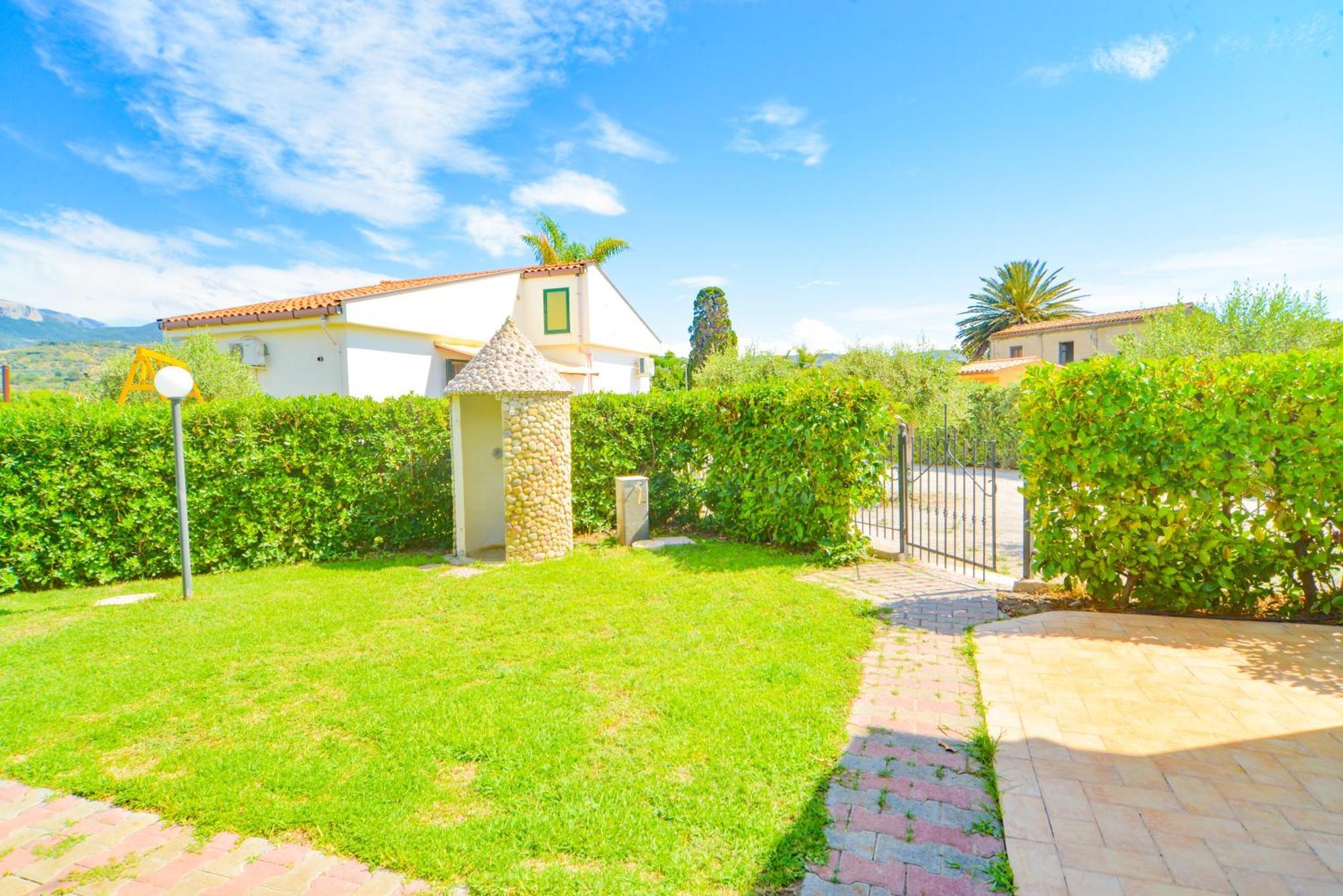 Case Vacanze Mare Nostrum - Villas In Front Of The Beach With Pool Campofelice Di Roccella Exterior foto